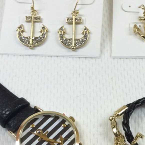 🎅🚫SOLD🚫🎅Gold Crystal Anchor Earrings - Picture 2 of 2