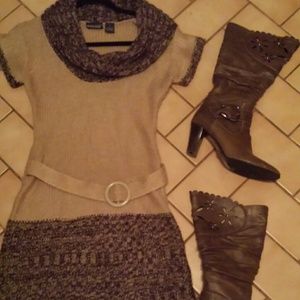 RESERVED.Dark brown and beige sweater with belt