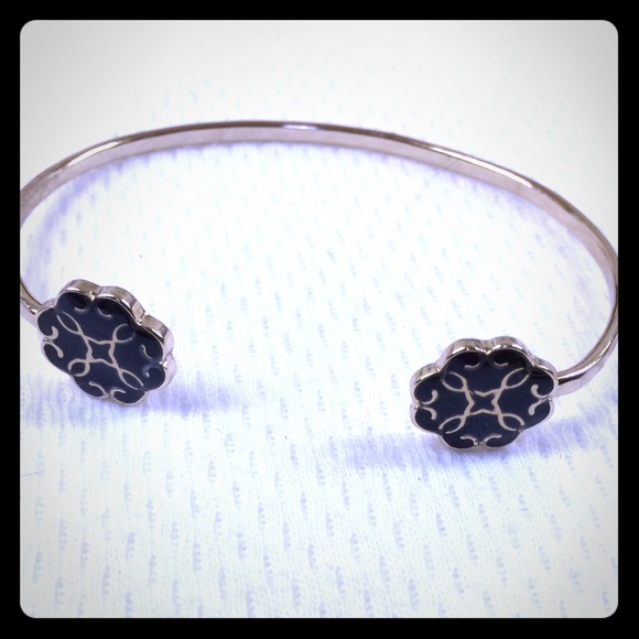 🎅🚫SOLD🚫🎅Gorgeous Tory Burch Black Cross Style - Picture 1 of 1