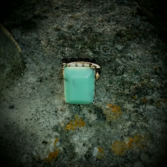 Huge vintage faux turquoise ring - Picture 2 of 2