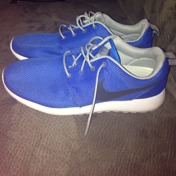 Nike Shoes - blue nike roshes