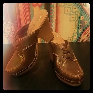 Brown, lace up heals. 3' 1/2" heal