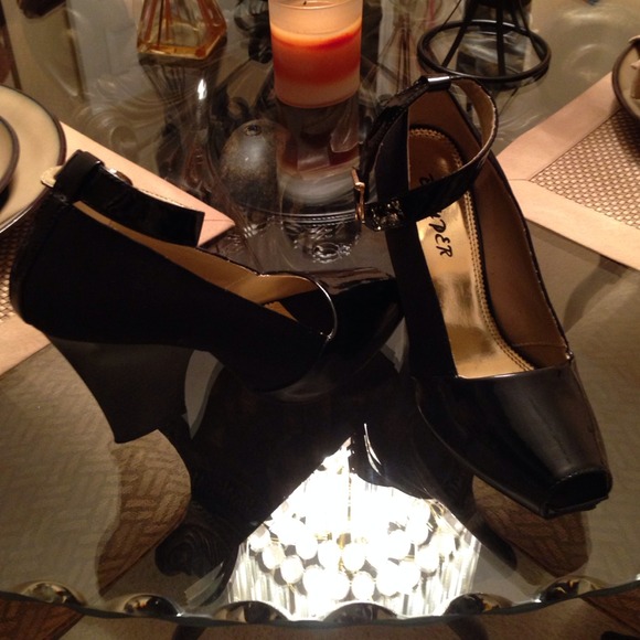 Nice Bumper Wedge Heels
