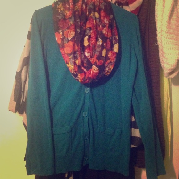 🎁🎋Teal V neck knit cardigan 💝🎈bundle