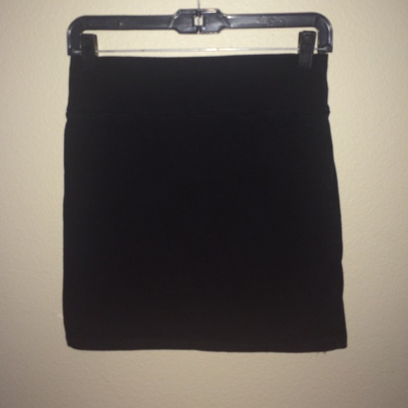 Black mini pencil skirt