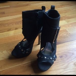 Bakers studded pump