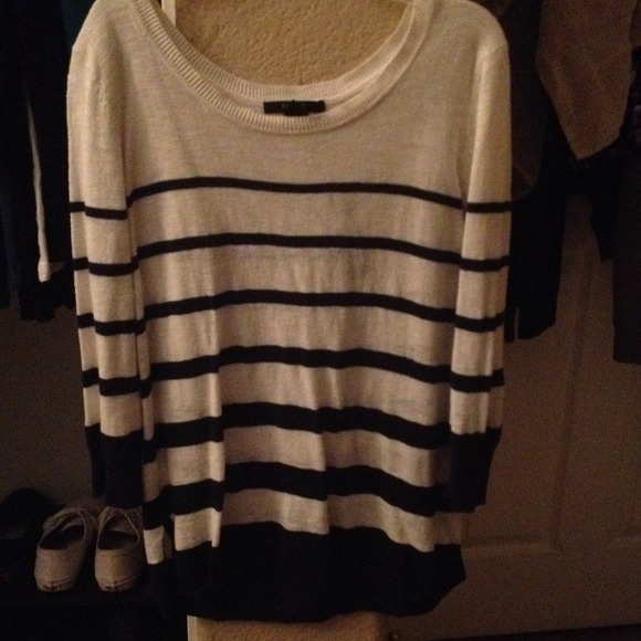 Half sleeve loose striped shirt