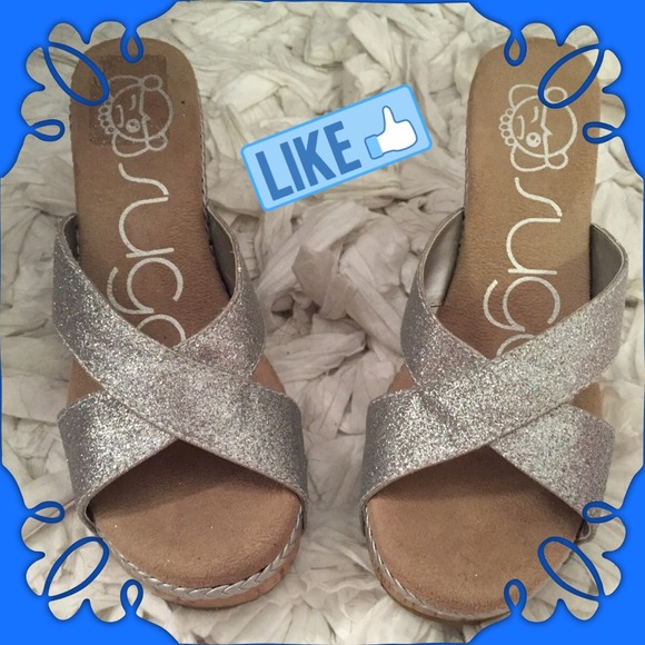 ⚡️REDUCED!⚡️ BEAUTIFUL SILVER CORK SLIDES