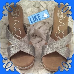 ⚡️REDUCED!⚡️ BEAUTIFUL SILVER CORK SLIDES