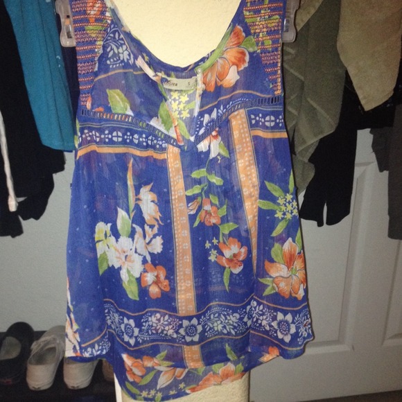 Flower loose Hollister tank