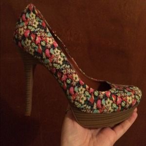Jessica Simpson Multi Floral Heel