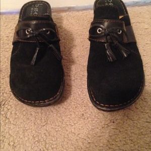 B.o.c size 9 suede clogs.
