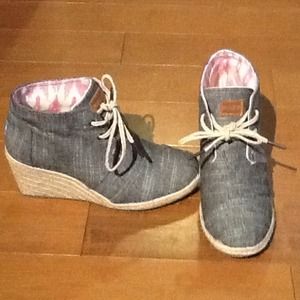 TOMS ADORABLE WEDGES🌺🌸💃SALE🎉