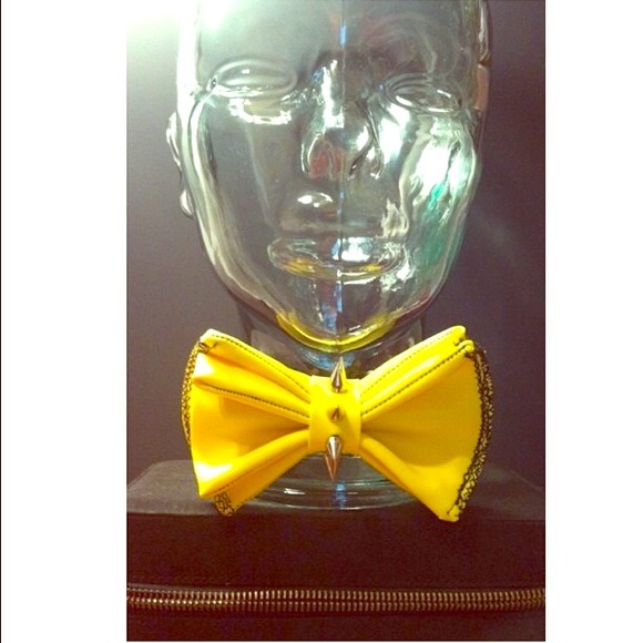 Handmade bowtie with spikes