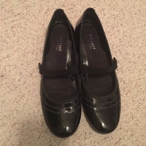 Villager Liz Claiborne black flats