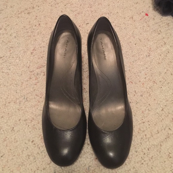 Black Tahari heels