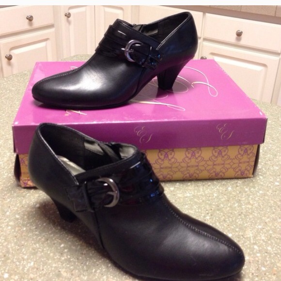 Black booties! Perfect condition size 7 N.