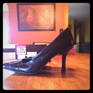 Bandolino 8 1/2 black leather heels like brand new