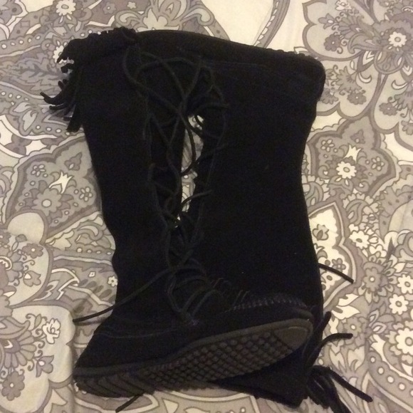 Worn only once tall Minnetonka boots✨✨🔥🔥