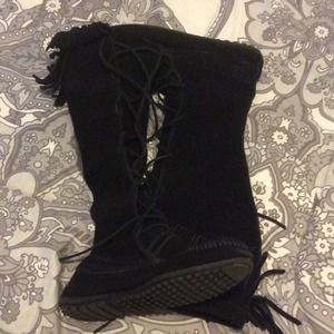 Worn only once tall Minnetonka boots✨✨🔥🔥