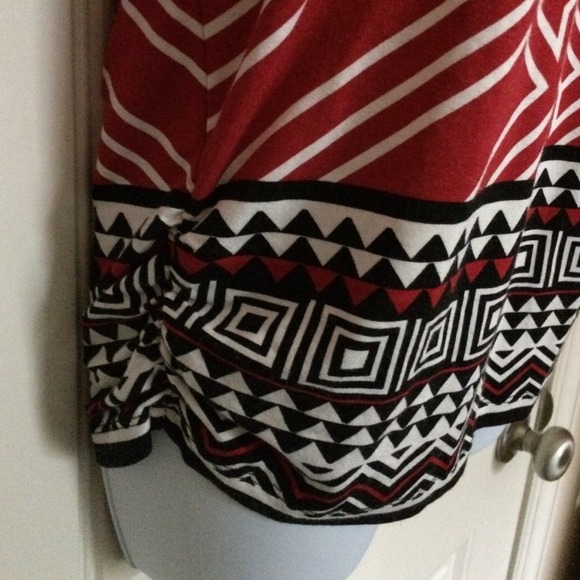 SOLD✨B1G1 FREE✨ Chico's Tribal Print Top - Picture 3 of 4