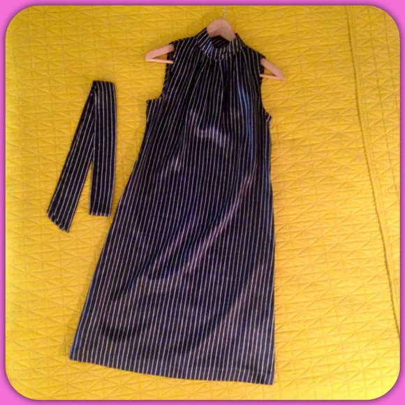 Black & white stripe shift dress - Picture 2 of 3