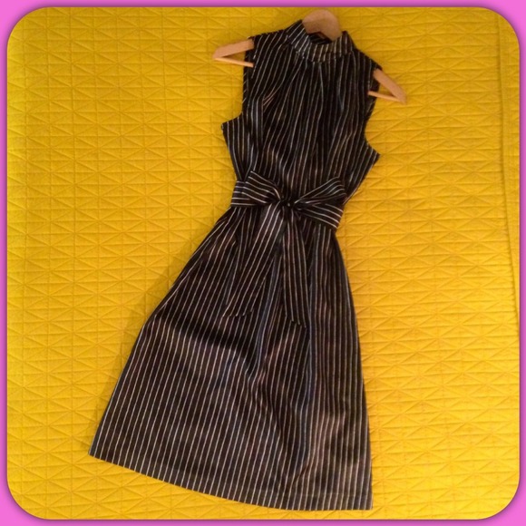 Black & white stripe shift dress - Picture 3 of 3