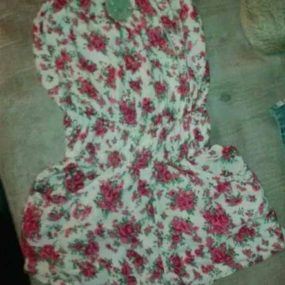 Floral romper and necklace bundle