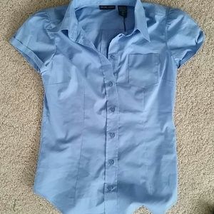 Shortsleeve, blue collared button down