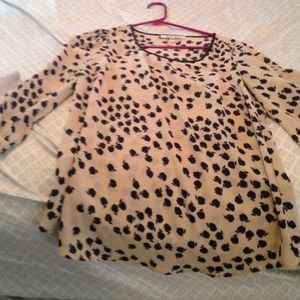 Apple shirt size S fits like a M