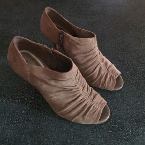 Genuine leather khaki peep toe heels. Size 8m