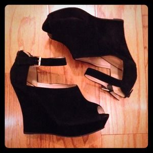 Black wedge shoes w/ ankle strap women's size 11