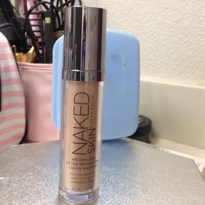 Naked skin liquid make up. Too light for me😔