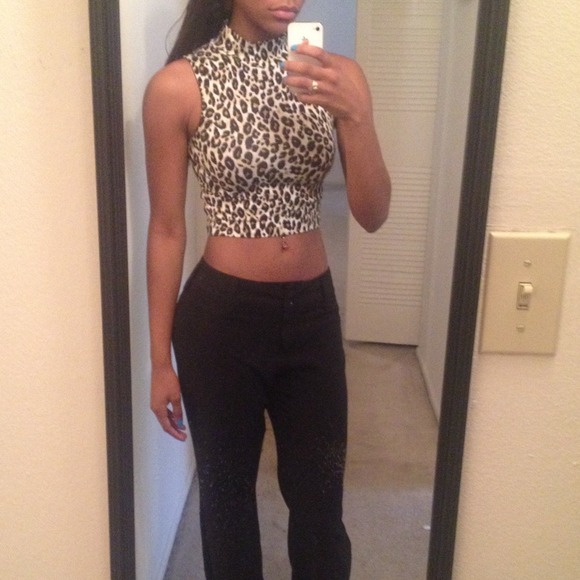 Cheetah Print Crop Top. size S