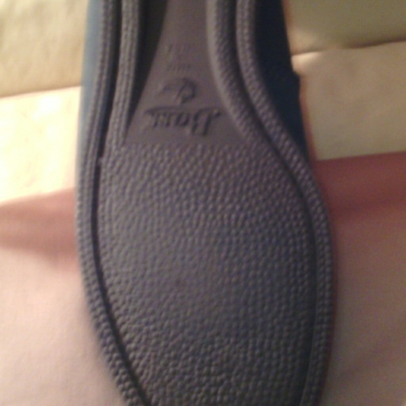 Shoes - Picture 3 of 4