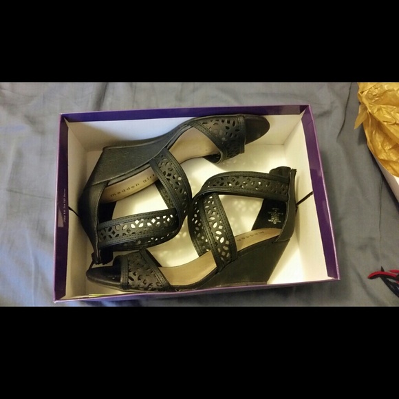 Madden Girl Hippeee wedges