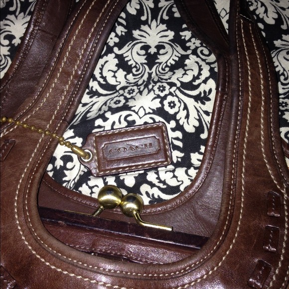 Authentic coach hand bag! - Picture 3 of 4