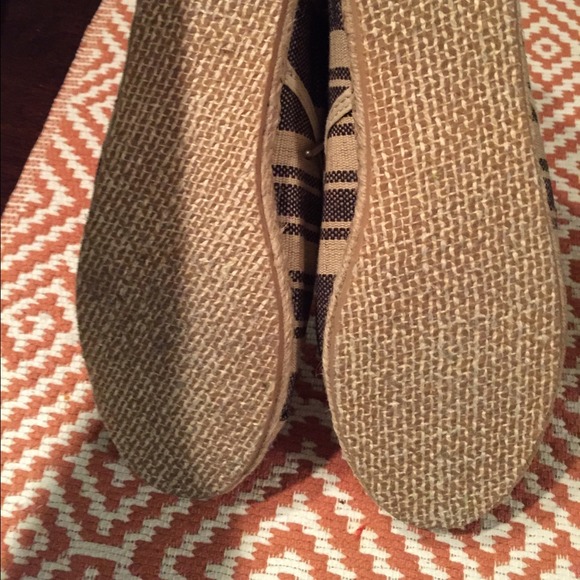 🚫SOLD🚫 toms - Picture 3 of 4