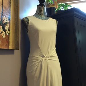 White slim fitted knotted dress