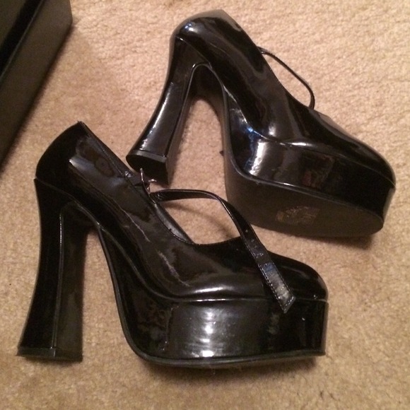 Shoes - Picture 2 of 2