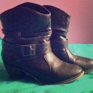 short cowgirl boots!💙