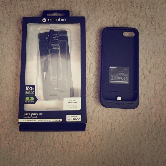 Mophie iPhone 5 case in all black✨NO TRADES✨