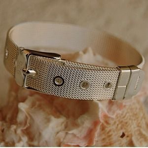 NWOT Silver Band Bracelet
