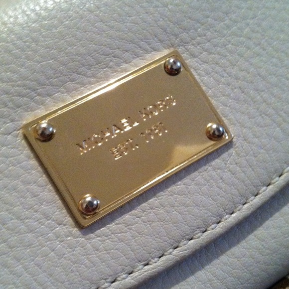 Authentic Michael Kors créme wallet