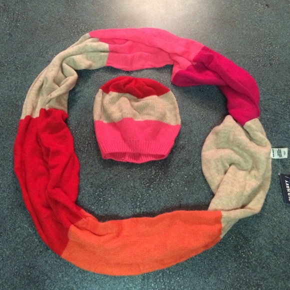 Old Navy infinity scarf with matching hat. Women's