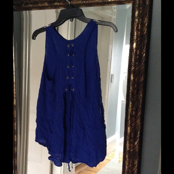 Blue sleeveless high low top with tie in the back - Picture 2 of 4