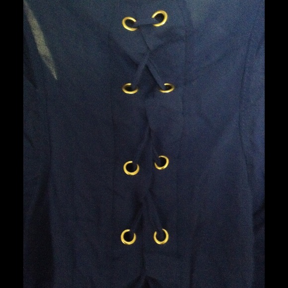 Blue sleeveless high low top with tie in the back - Picture 3 of 4