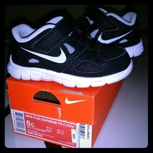 Toddler Nike gym shoes