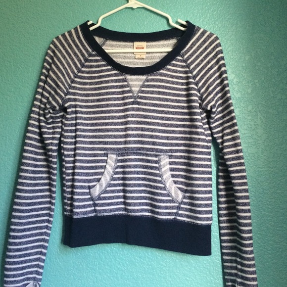 Navy and cream stripped sweater.