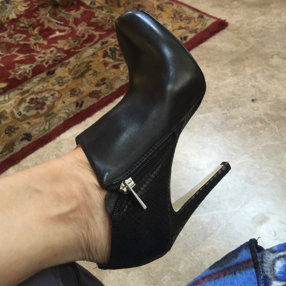 INC BOOTIS - Picture 3 of 3